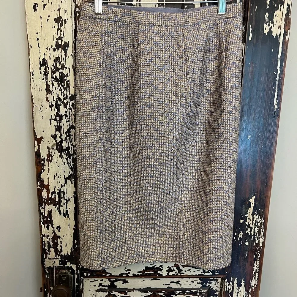 Gorgeous NWOT J. Crew Metallic tweed zipper pencil skirt. Size 4.